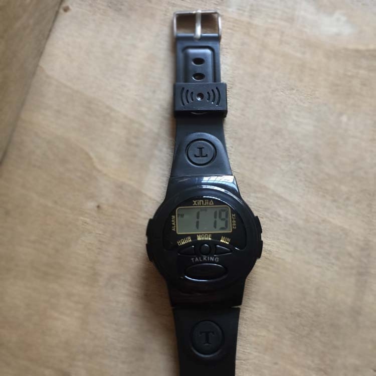 Ceas vorbitor XJ662, mișcare electronică, cadran pătrat de 42 mm, alarmă, calendar și afișaj 24 de ore