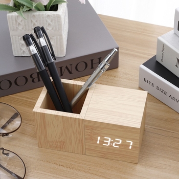 Ceas deșteptător cu afișaj LED, funcționare silențioasă, alimentat cu baterii, mecanism electronic, grosime de 15 mm sau mai mult.