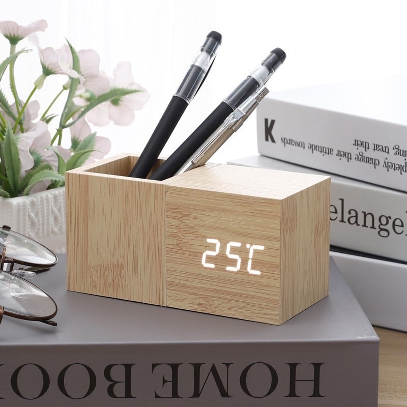 Ceas deșteptător cu afișaj LED, funcționare silențioasă, alimentat cu baterii, mecanism electronic, grosime de 15 mm sau mai mult.