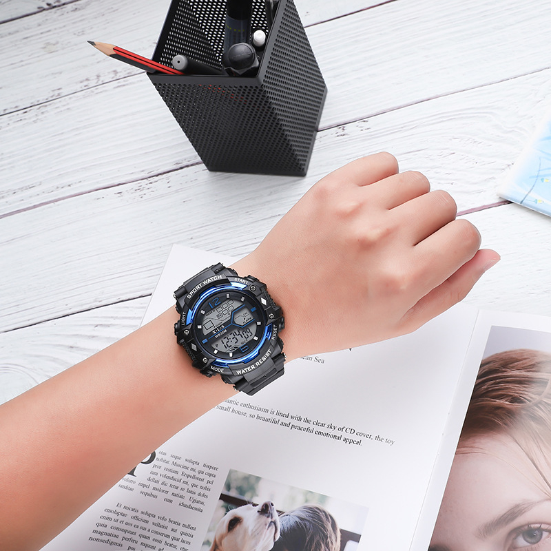 Viacfunkčné elektronické hodinky pre vonkajšie športy – elektronický pohon, číslicový displej, 20 m vodotesnosť, puzdro ABS-TPU, remienok TPU