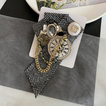 Broš s kristalnom mašnicom i geometrijskim motivom sata – miješani materijali, unisex modna dekoracija