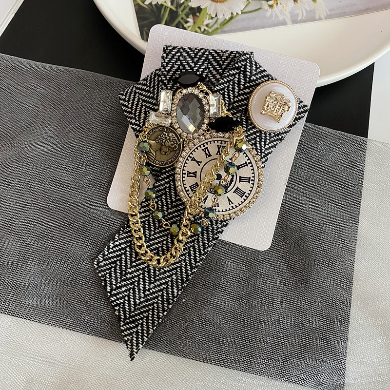 Broš s kristalnom mašnicom i geometrijskim motivom sata – miješani materijali, unisex modna dekoracija