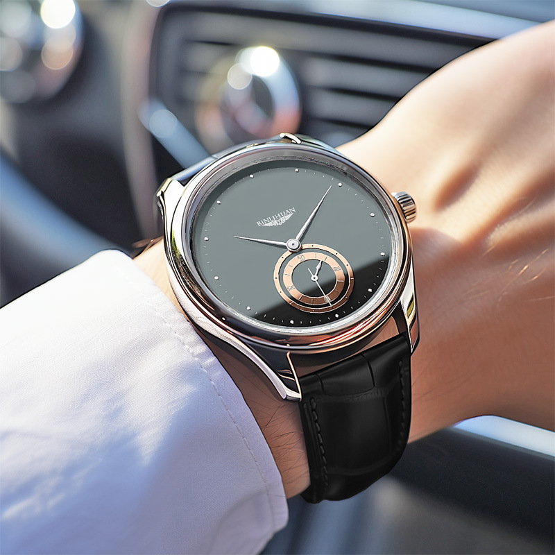 Muški kvarcni sat SL68; analogni prikaz; kućište od legure; remen od umjetne kože; dnevna vodootpornost.