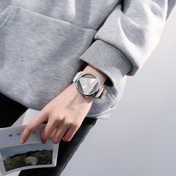 Candycat trokutasti kvarcni sat s dvostruko izrezanim cifernikom, analogni prikaz, imitacijska kožna narukvica, kućište od legure