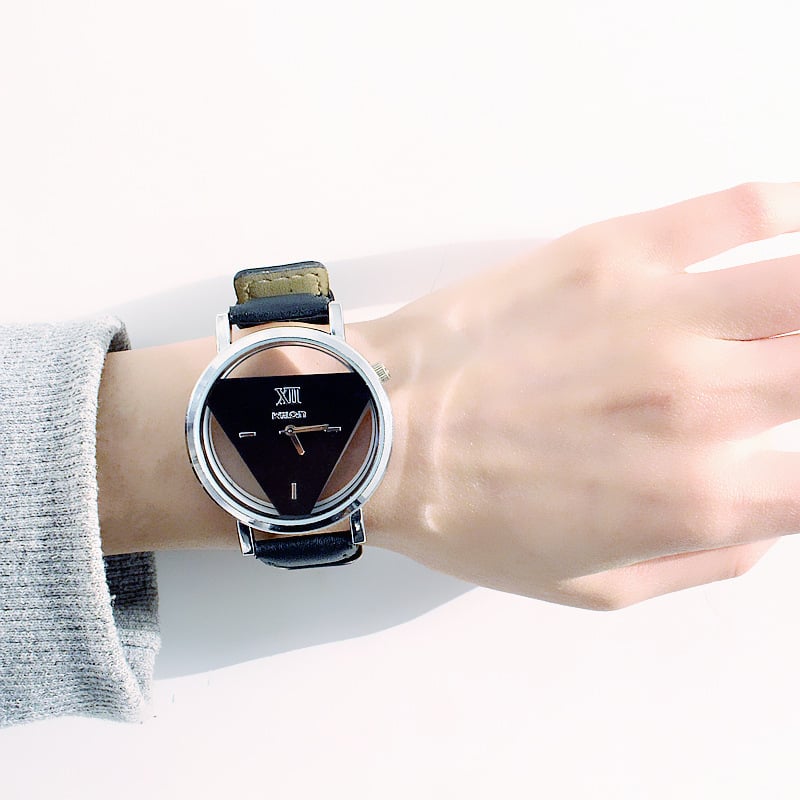 Candycat trokutasti kvarcni sat s dvostruko izrezanim cifernikom, analogni prikaz, imitacijska kožna narukvica, kućište od legure