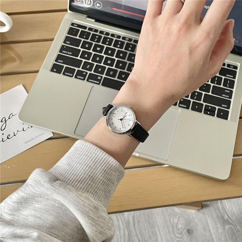 Sat za učenice i djevojke za gimnaziju i srednju školu, minimalistički šumski stil, kalendar i svjetsko vrijeme, kvarcni mehanizam, kućište od legure, narukvica od umjetne kože