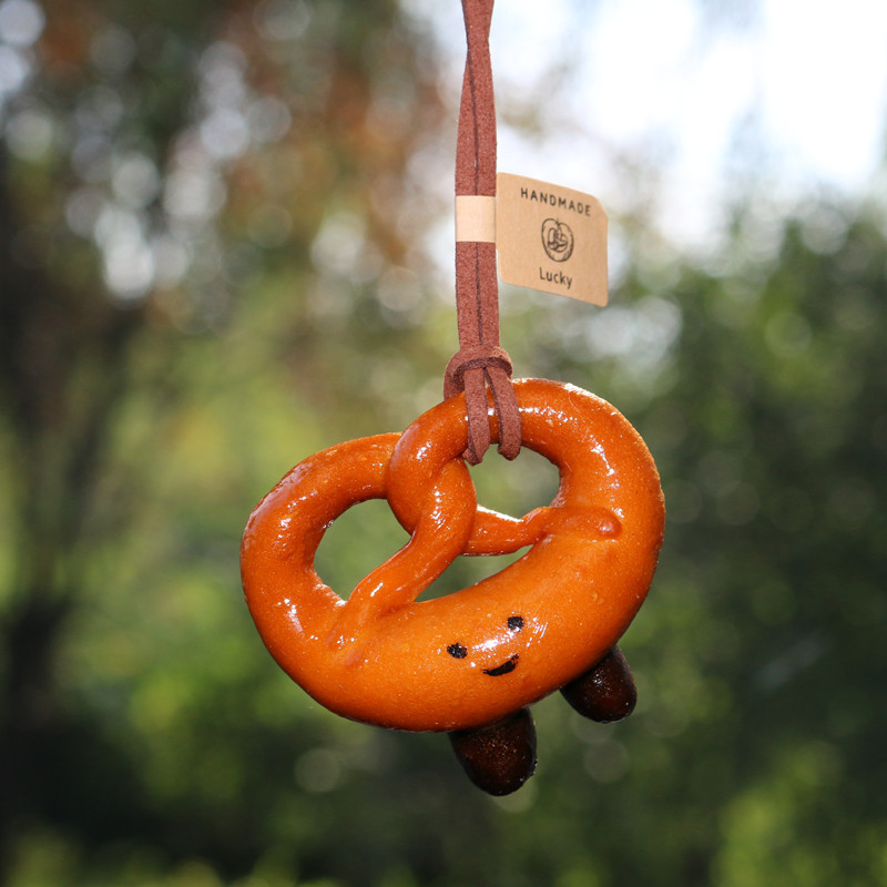 Autómedál (Anyag: magas gluténtartalmú liszt; Stílus: rajzfilm; Funkció: beltéri dekoráció; Testreszabás: nincs)