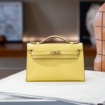 Kelly torbica s palmastim uzorkom od prave kože, horizontalnog oblika, zaključavanje na bravu, pretinac za mobitel