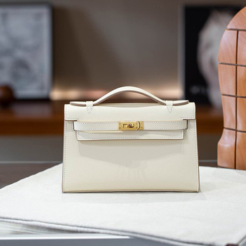 Kelly torbica s palmastim uzorkom od prave kože, horizontalnog oblika, zaključavanje na bravu, pretinac za mobitel