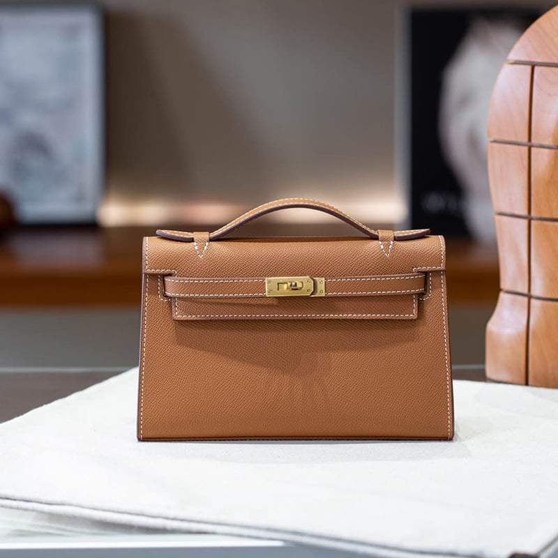 Kelly torbica s palmastim uzorkom od prave kože, horizontalnog oblika, zaključavanje na bravu, pretinac za mobitel