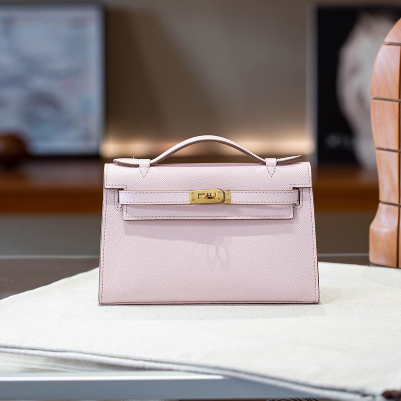 Kelly torbica s palmastim uzorkom od prave kože, horizontalnog oblika, zaključavanje na bravu, pretinac za mobitel