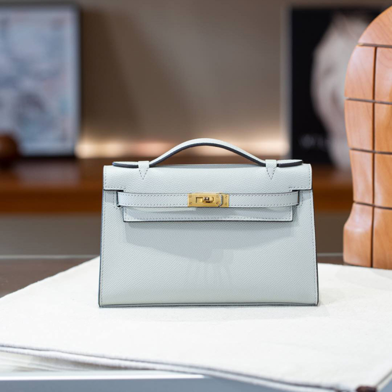 Kelly torbica s palmastim uzorkom od prave kože, horizontalnog oblika, zaključavanje na bravu, pretinac za mobitel