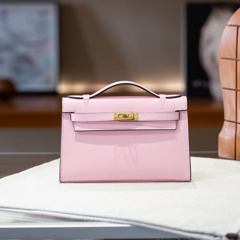 Kelly torbica s palmastim uzorkom od prave kože, horizontalnog oblika, zaključavanje na bravu, pretinac za mobitel