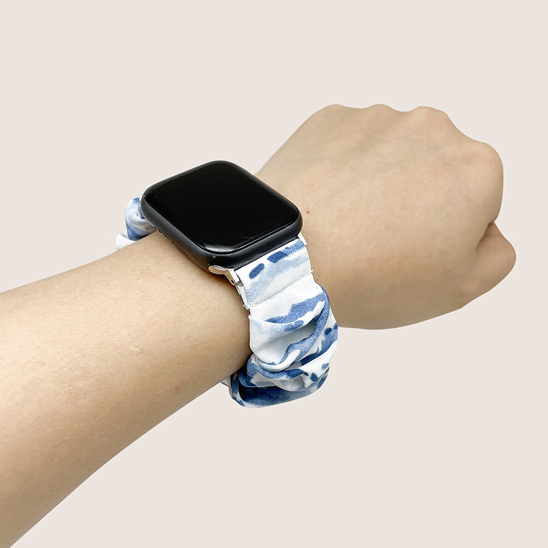 Set plave prugaste narukvice za Apple Watch i gumice za kosu s mašnicom