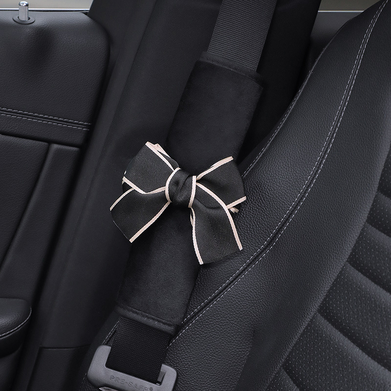 Protector de umăr pentru centura auto, design camelia, husă groasă (Brand: Fragrant; Material: Plush; Tip: Practic)