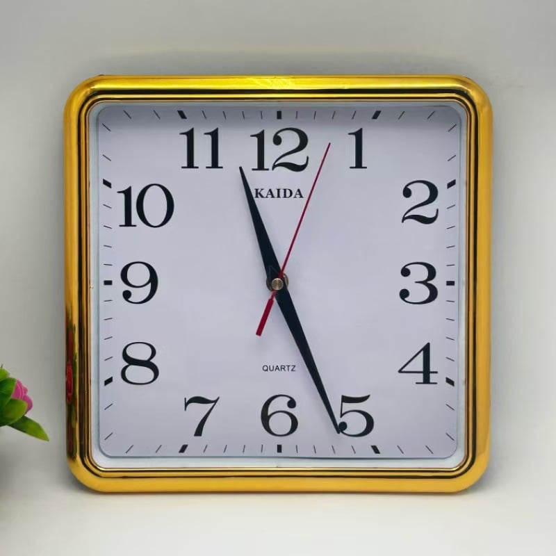 Ceas de perete pătrat, stil minimalist, mișcare jump-second, alimentare baterie, Mulberry 5168, carcasă din plastic cu fațadă din sticlă, afișaj analog cu ace și cifre, pentru living