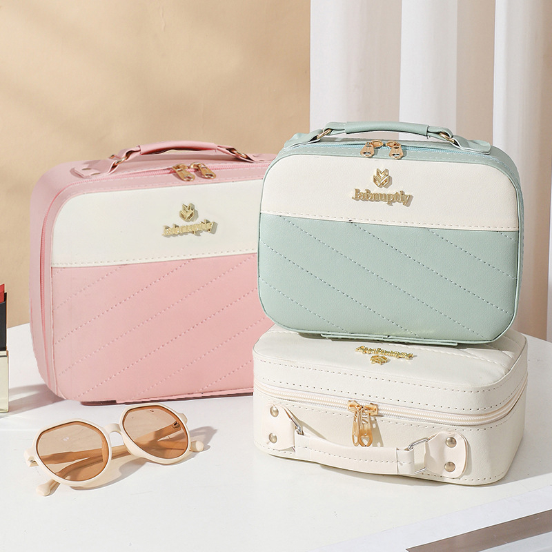 PU козметичен калъф с разширителен слой, отваряне с цип, универсални колела, тегло 0,5 кг