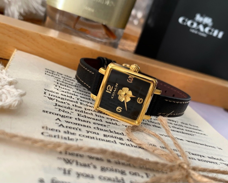 Ceas quartz pentru femei cu cadran pătrat, carcasă și brățară din oțel inoxidabil, mișcare Swiss ETA, rezistență la apă 30 m