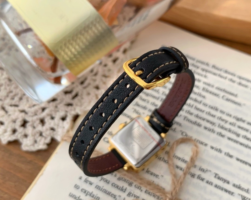 Ceas quartz pentru femei cu cadran pătrat, carcasă și brățară din oțel inoxidabil, mișcare Swiss ETA, rezistență la apă 30 m