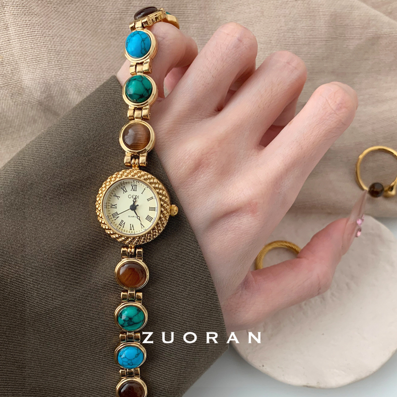 Ceas de damă Quartz, Mișcare GEDI, Model AG259R27, Carcasă metalică, Rezistență la apă 30M, Stil medieval, Design cu piatră