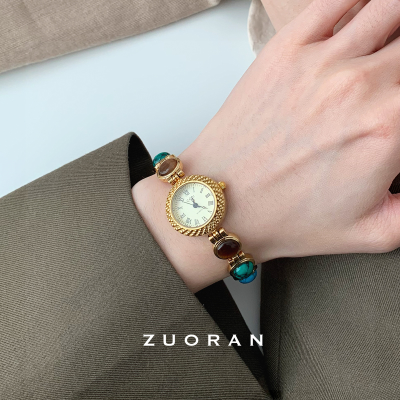 Ceas de damă Quartz, Mișcare GEDI, Model AG259R27, Carcasă metalică, Rezistență la apă 30M, Stil medieval, Design cu piatră