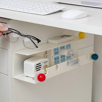 Стенно монтиран държач за разклонител и организатор за кабели под бюрото — модерен минималистичен дизайн