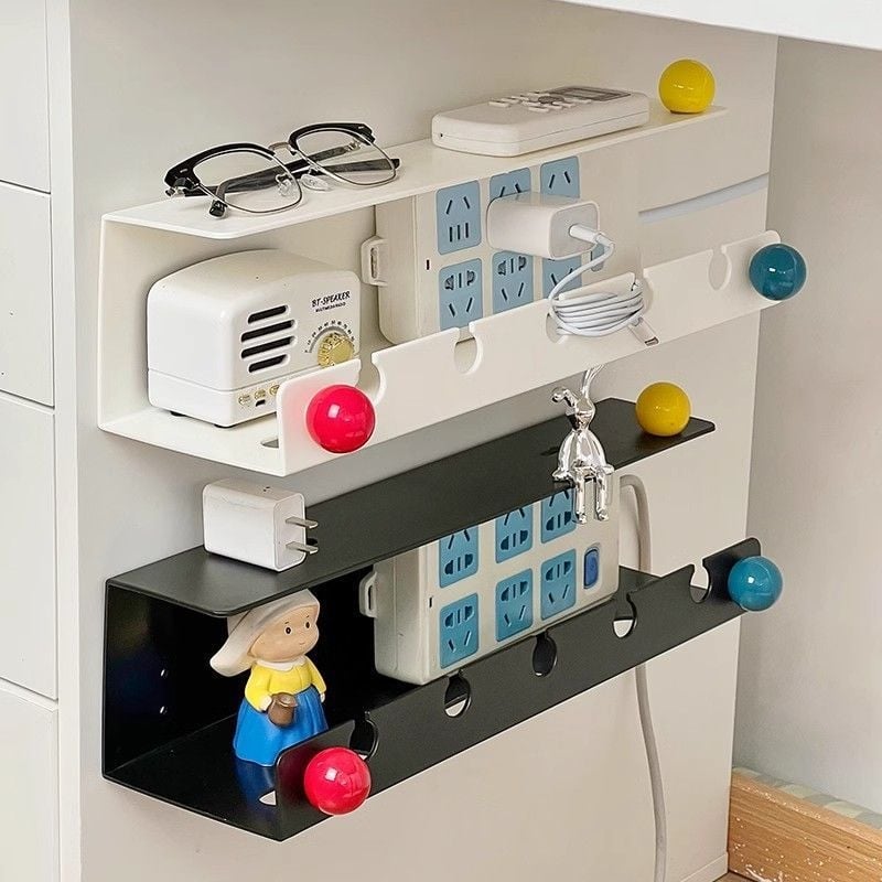 Стенно монтиран държач за разклонител и организатор за кабели под бюрото — модерен минималистичен дизайн