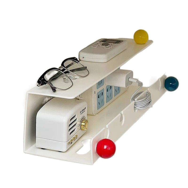 Стенно монтиран държач за разклонител и организатор за кабели под бюрото — модерен минималистичен дизайн