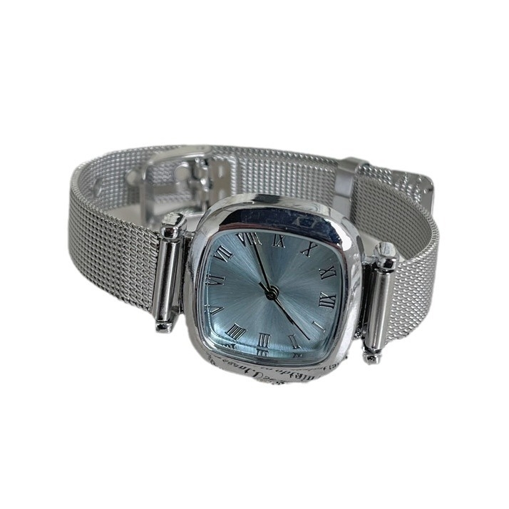 Женски часовник с квадратен циферблат и сплавна гривна, кварцов механизъм, корпус от сплав, закопчалка с щифт