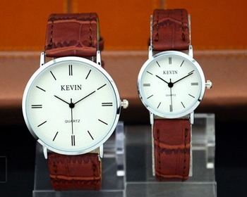 Satovi za parove, kvarcni mehanizam, korejskog stila, jednostavni i elegantni; Pokret: Quartz; Kućište: metal; Remen: imitirana koža; Kopča: pin kopča