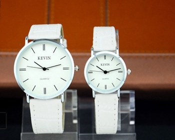 Satovi za parove, kvarcni mehanizam, korejskog stila, jednostavni i elegantni; Pokret: Quartz; Kućište: metal; Remen: imitirana koža; Kopča: pin kopča