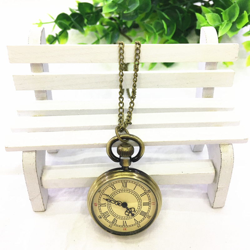 Джобен часовник на синджир с кварцов мехaнизъм, кръгъл циферблат, корпус от сплав, луковидна корона, модел 68