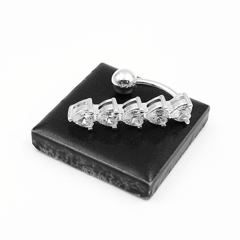 S925 sudraba nabas gredzens ar pieciem maziem sirds veidotiem diamantiem un invertētā aizvēršana