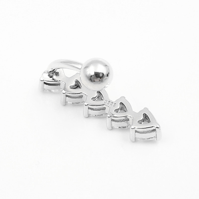 S925 sudraba nabas gredzens ar pieciem maziem sirds veidotiem diamantiem un invertētā aizvēršana