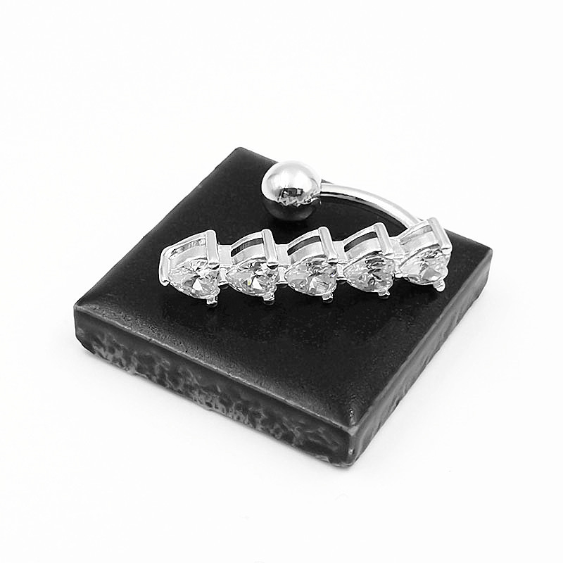 S925 sudraba nabas gredzens ar pieciem maziem sirds veidotiem diamantiem un invertētā aizvēršana