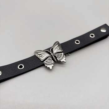 Глезенна гривна от плат — пънк пеперуда с пирони, насекомообразна форма, женски стил (пролет 2025)