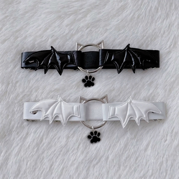 Gležnjača s krilima i motivom mačje šape, inspirirano Y2K goth subkulturom, unisex, jesen 2024, pojedinačno pakiranje