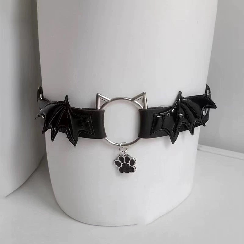 Gležnjača s krilima i motivom mačje šape, inspirirano Y2K goth subkulturom, unisex, jesen 2024, pojedinačno pakiranje
