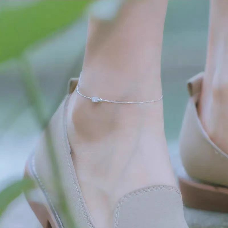 Ženski anklet s brušenim kvadratnim dizajnom, korejski stil, srebrna prevleka, proljeće 2025