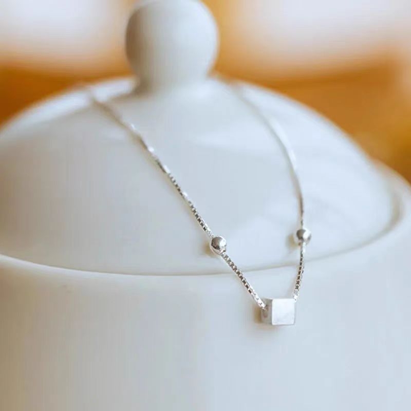 Ženski anklet s brušenim kvadratnim dizajnom, korejski stil, srebrna prevleka, proljeće 2025