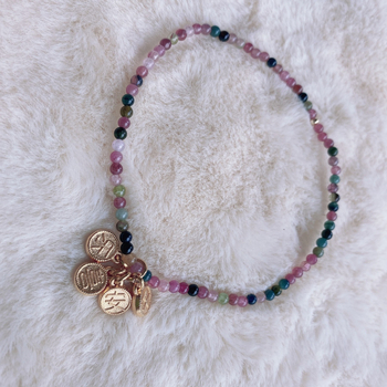 Potītes rokassprādze ar turmalīnu, nacionālais stils, sakaļots metāls, pielāgojama