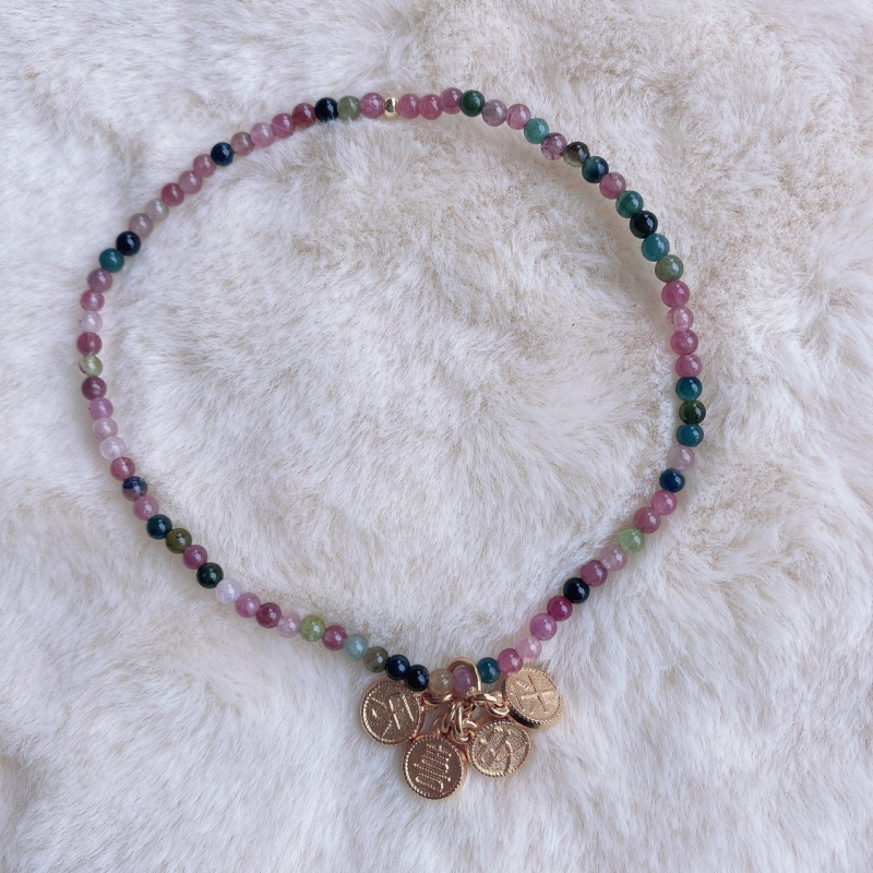 Potītes rokassprādze ar turmalīnu, nacionālais stils, sakaļots metāls, pielāgojama