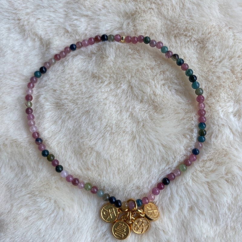 Potītes rokassprādze ar turmalīnu, nacionālais stils, sakaļots metāls, pielāgojama