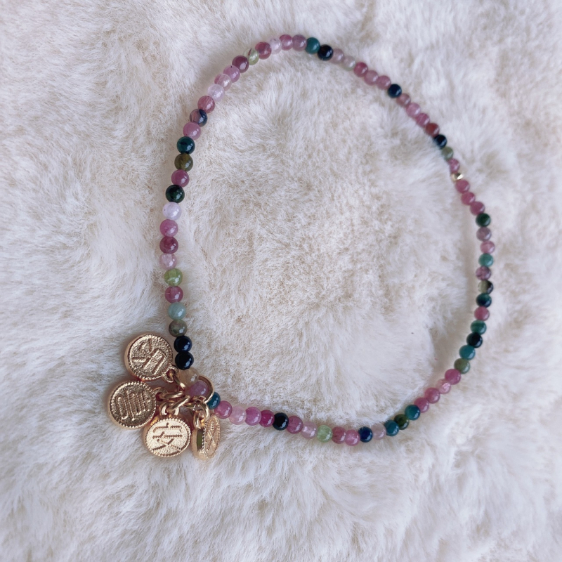 Potītes rokassprādze ar turmalīnu, nacionālais stils, sakaļots metāls, pielāgojama