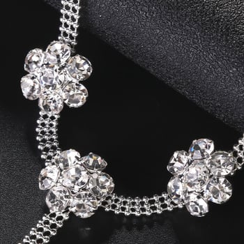 Lanț de corp tip thong cu cristale și design cu floare din diamant – accesoriu sexy pentru femei