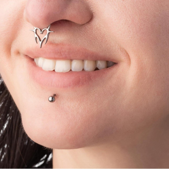 Orrgyűrű titánium ötvözetből, szív alakú – uniszex, fényes felület, modell M2514