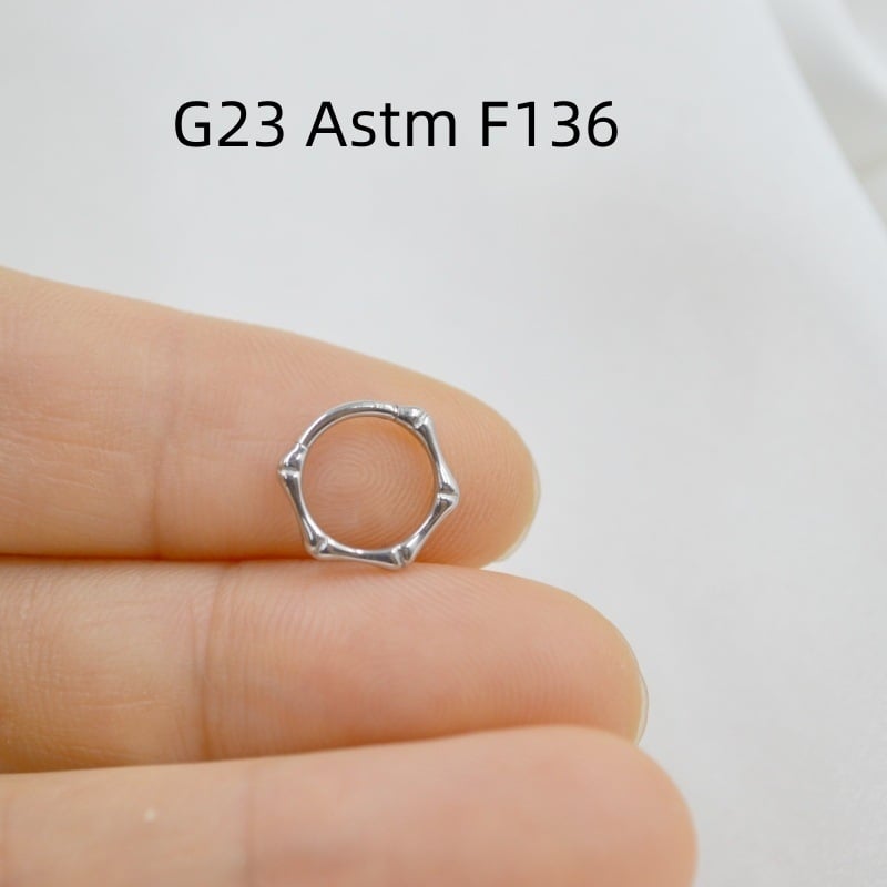 Пиърсинг бижута от титаниева сплав ASTM F136 за нос септум — геометричен сегментен носен пръстен