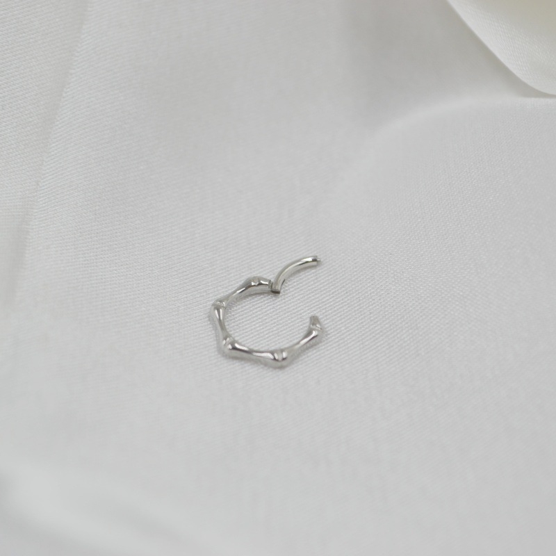 Пиърсинг бижута от титаниева сплав ASTM F136 за нос септум — геометричен сегментен носен пръстен