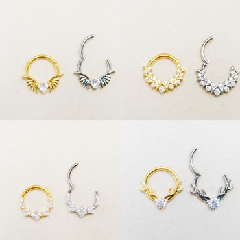 Inel de nas cu cristale zirconiu, aliaj de titan (ASTM F136, cristal Gy122s, placare electroplatină, formă geometrică)