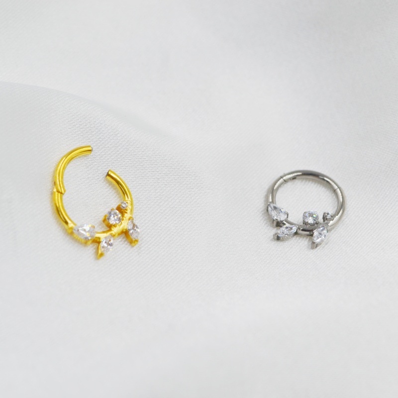 Inel nazal din aliaj de titan (ASTM F136), design frunză cu zirconiu, seria GQ2, gravat